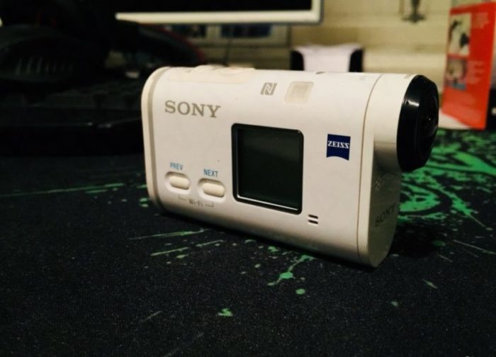 Белая экшен камера Sony FDR-X1000V